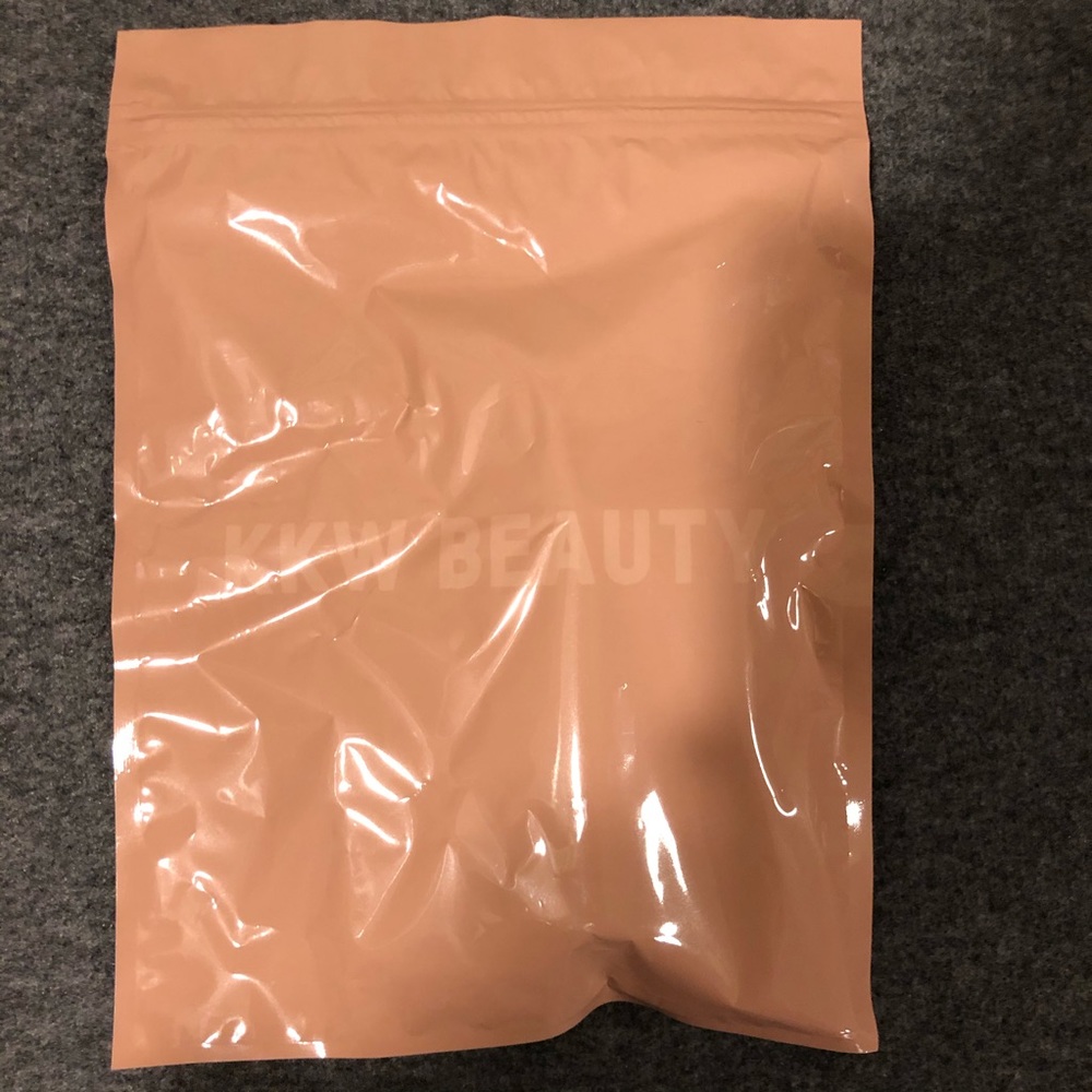 KKW Beauty Creme Contour & Highlight Kit in Medium